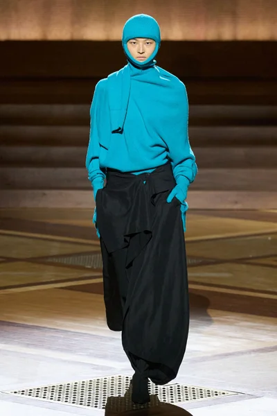 Look 30